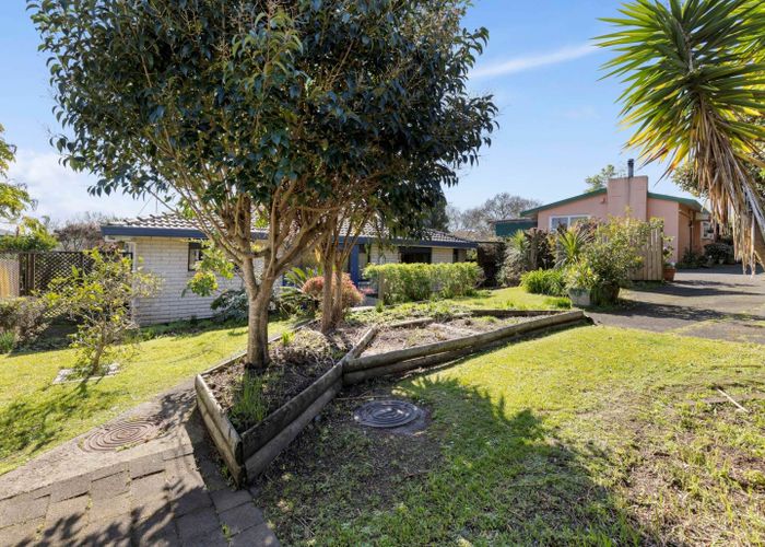  at 2/27 Derrimore Heights, Clover Park, Manukau City, Auckland