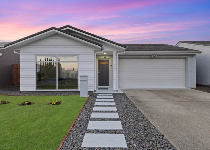  at 92  Popokatea Drive, Takanini, Papakura, Auckland