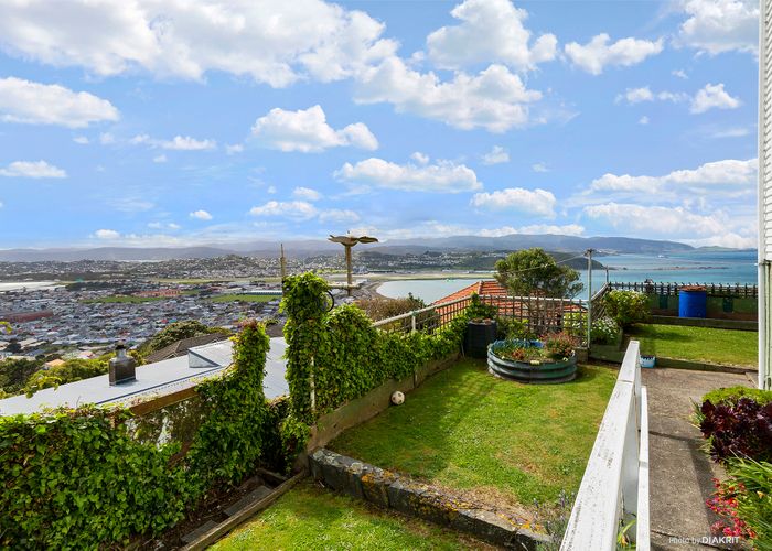  at 21 Dunedin Terrace, Melrose, Wellington