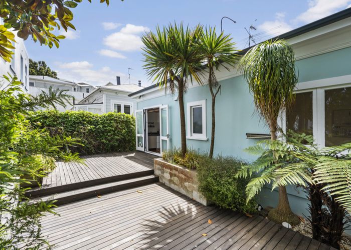  at 7 Myrtle Crescent, Mount Cook, Wellington