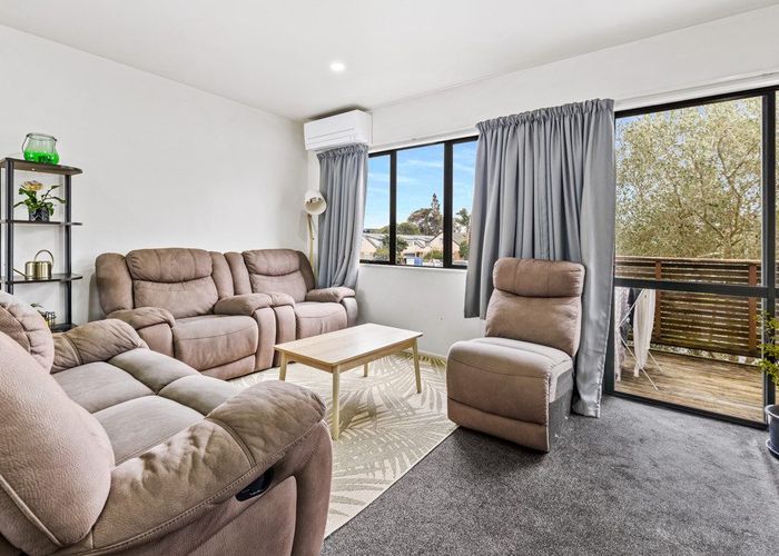  at 2/12 Ambrico Place, New Lynn, Waitakere City, Auckland