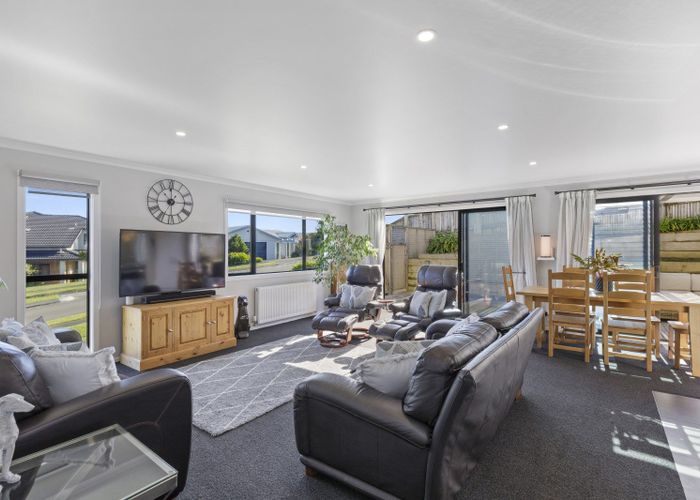  at 32 Lanyon Place, Whitby, Porirua