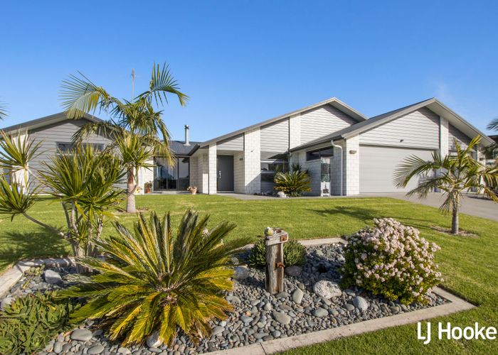  at 19 Athenree Heights, Athenree, Waihi Beach