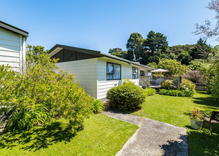  at 90 Omapere Street, Whitby, Porirua, Wellington