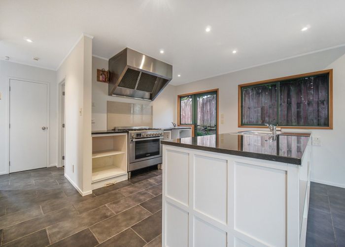  at 6A Greenslade Crescent, Northcote, North Shore City, Auckland