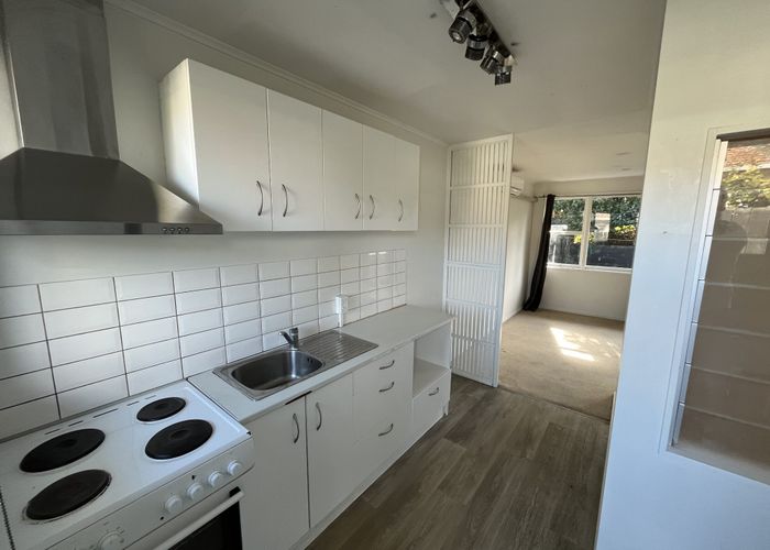  at 2/8 Almond Place, Mount Wellington, Auckland City, Auckland