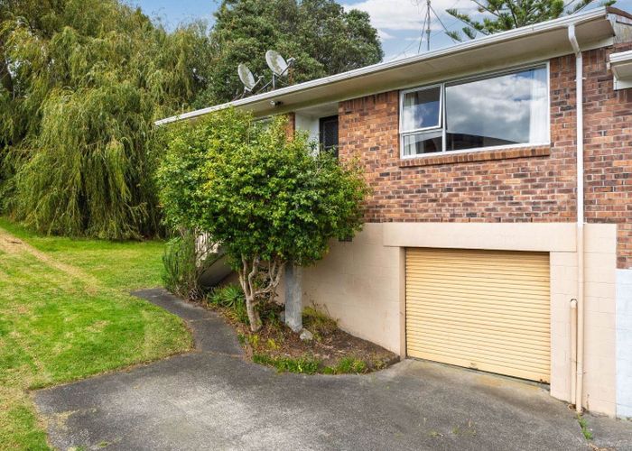  at 2/80 Peach Road, Glenfield, North Shore City, Auckland