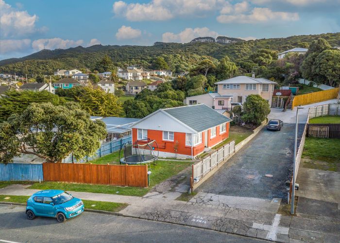  at 8 Takapuwahia Drive, Takapuwahia, Porirua