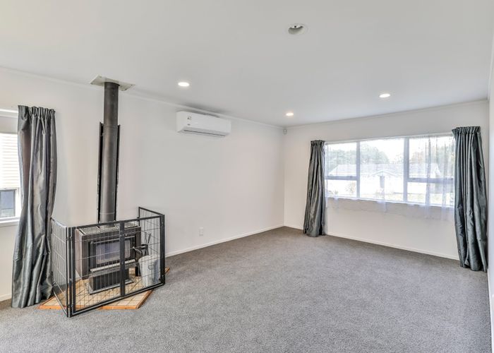  at 21 Cedar Heights Avenue, Massey, Waitakere City, Auckland