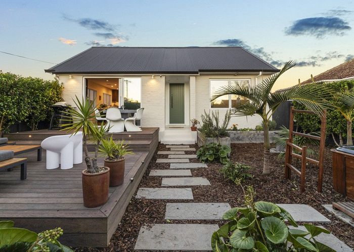  at 4 Radnor Road, Mount Roskill, Auckland