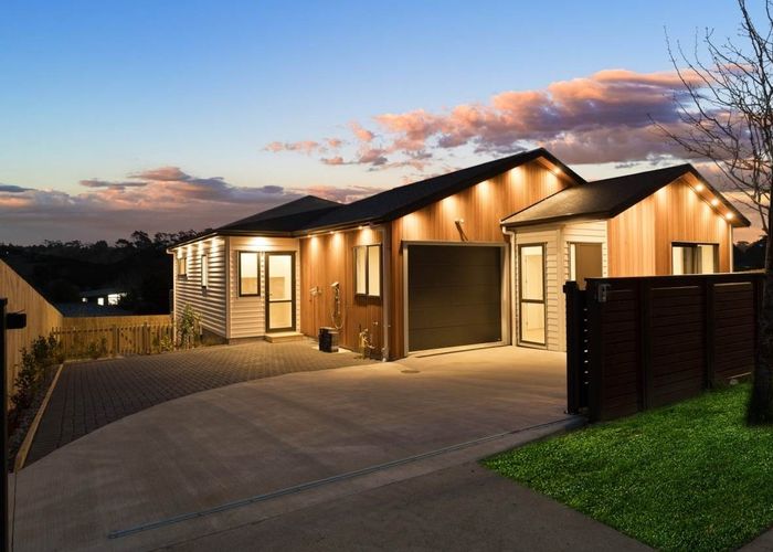  at 8 Monte Cristal Avenue, Swanson, Auckland