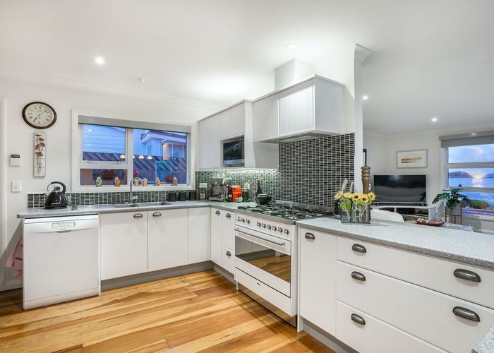  at 6 South Beach Road, Plimmerton, Porirua, Wellington