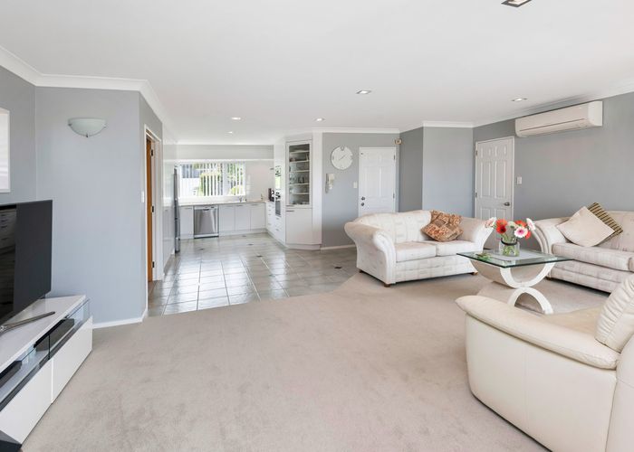  at 14 Chisbury Terrace, Shelly Park, Auckland