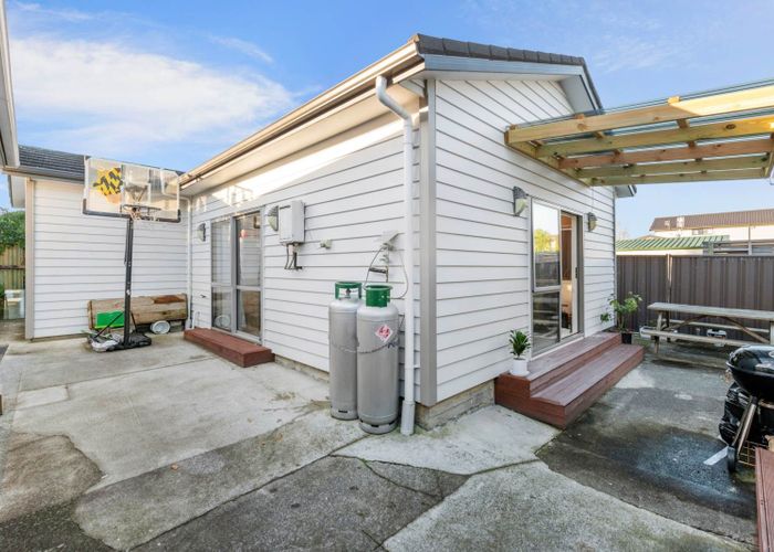  at 16 Farnborough Crescent, Mangere, Auckland