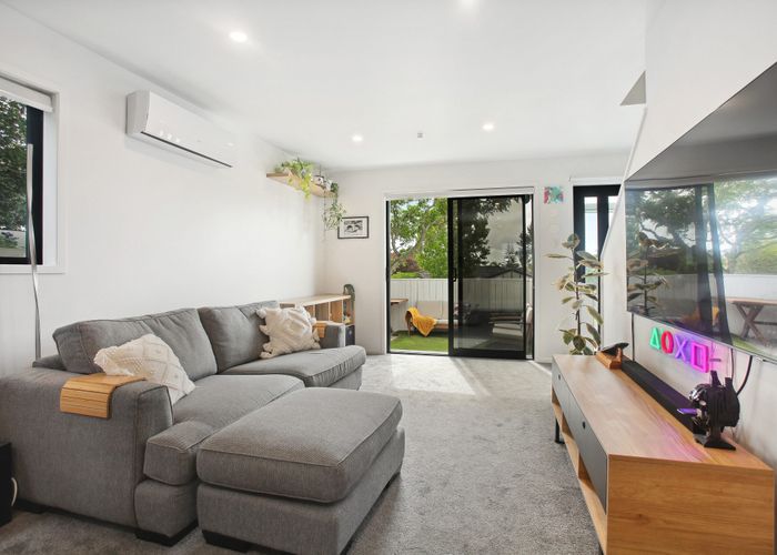  at 6/2 Jadewynn Drive, Massey, Auckland