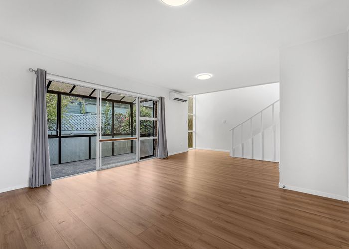  at 2/43 Wallace Road, Papatoetoe, Auckland