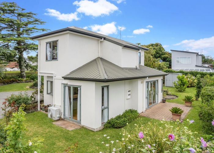 For sale 102 Bolton Street, Blockhouse Bay, Auckland City, Auckland