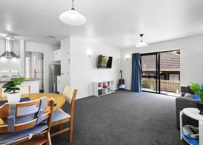  at 2/4 Dowse Drive, Maungaraki, Lower Hutt