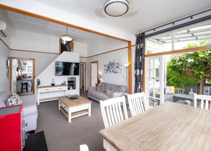  at 44 Meeanee Quay, Westshore, Napier