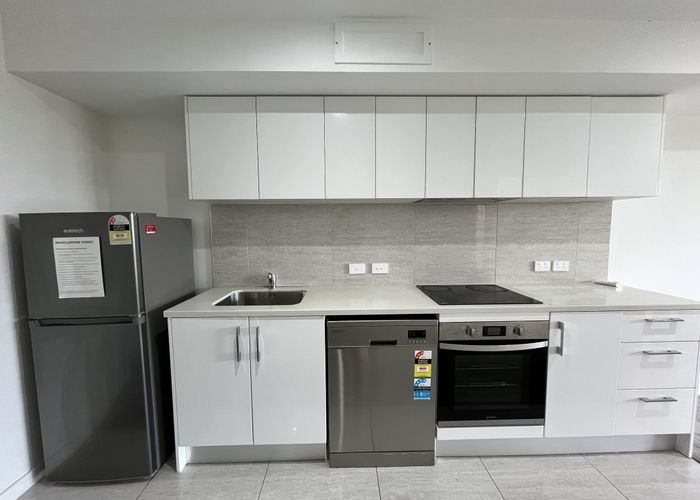  at 112/8 Gray Ave, Mangere East, Manukau City, Auckland