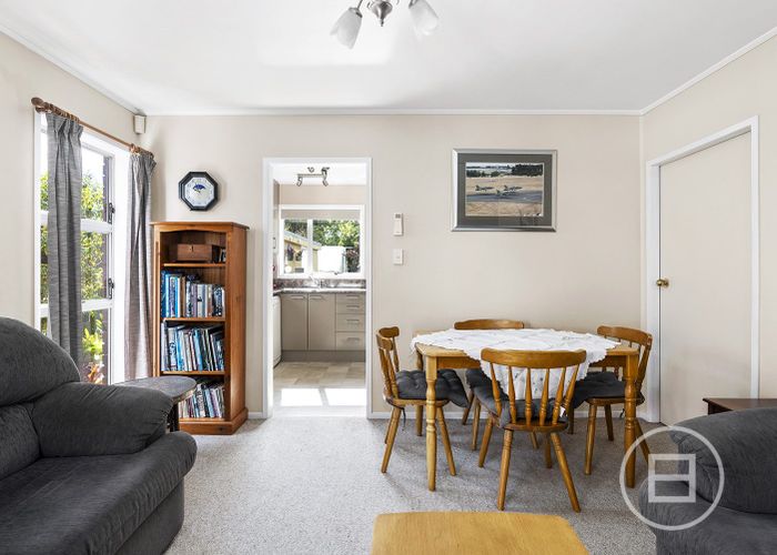  at 2/24 Glynnbrooke Street, Te Atatu South, Auckland
