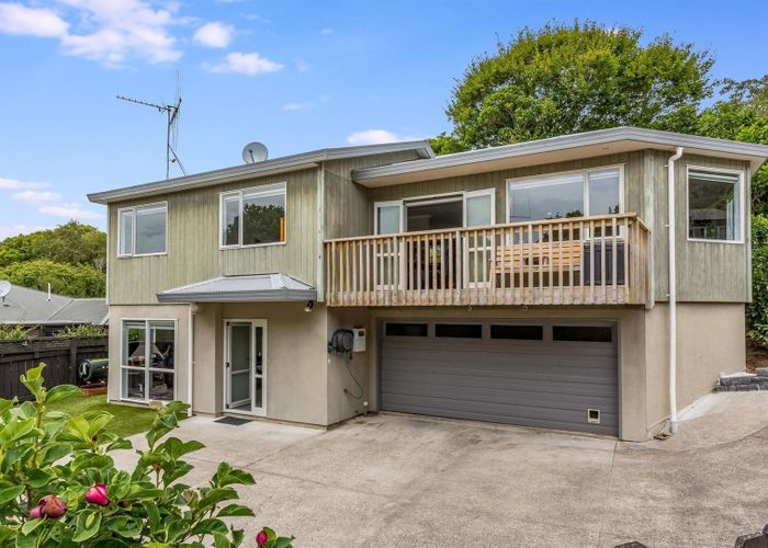  at 13B Peterhouse St, Tawa, Wellington