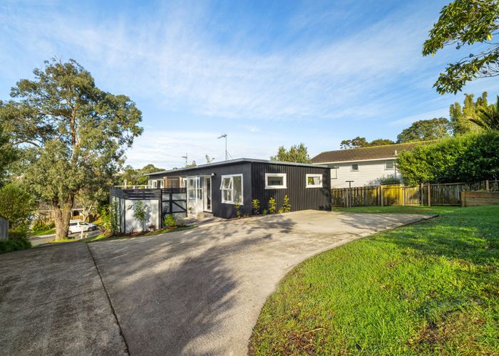  at 2/6 Tallington Crescent, Torbay, North Shore City, Auckland