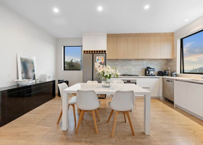  at 6D Tiroroa Avenue, Te Atatu South, Waitakere City, Auckland