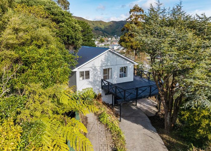  at 214b Waddington Drive, Naenae, Lower Hutt, Wellington