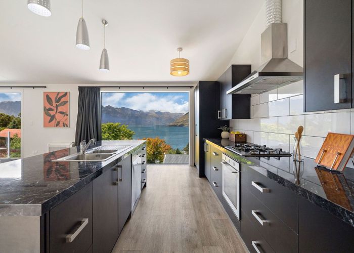  at 8B Moss Lane, Sunshine Bay, Queenstown