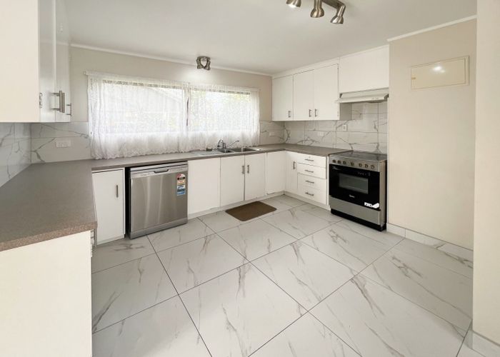  at 3/25a Beach Road, Te Atatu Peninsula, Waitakere City, Auckland