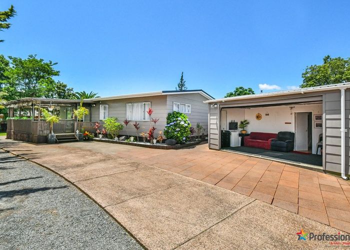  at 22 Taranui Place, Henderson, Auckland