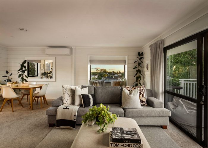  at 2/11 Skinner Road, Mount Wellington, Auckland
