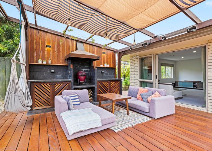  at 32 Roy Maloney Drive, Henderson, Auckland