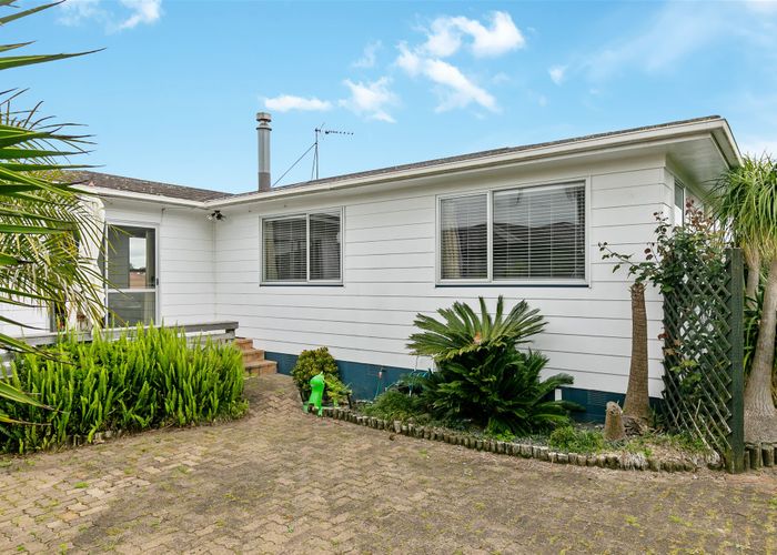  at 165 Gills Road, Half Moon Bay, Auckland