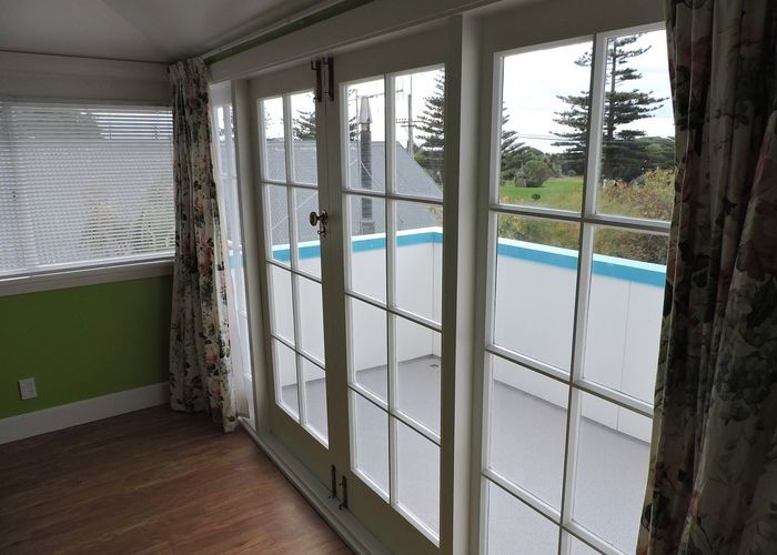  at 10 Marriner Street, Sumner, Christchurch City, Canterbury