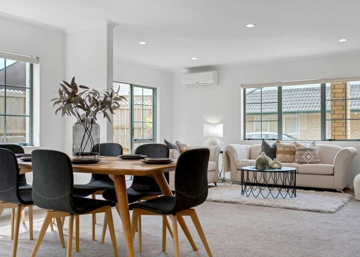  at 2/202 Botany Road, Botany Downs, Auckland