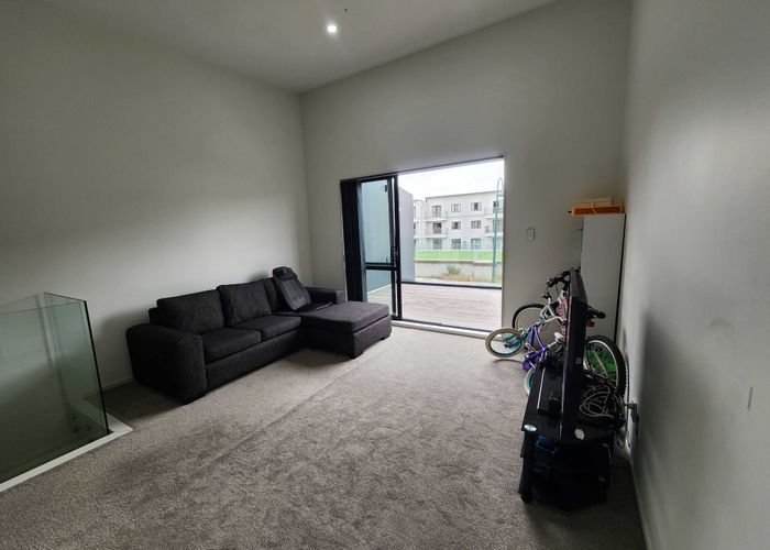  at 8B Carlos Drive, Flat Bush, Manukau City, Auckland