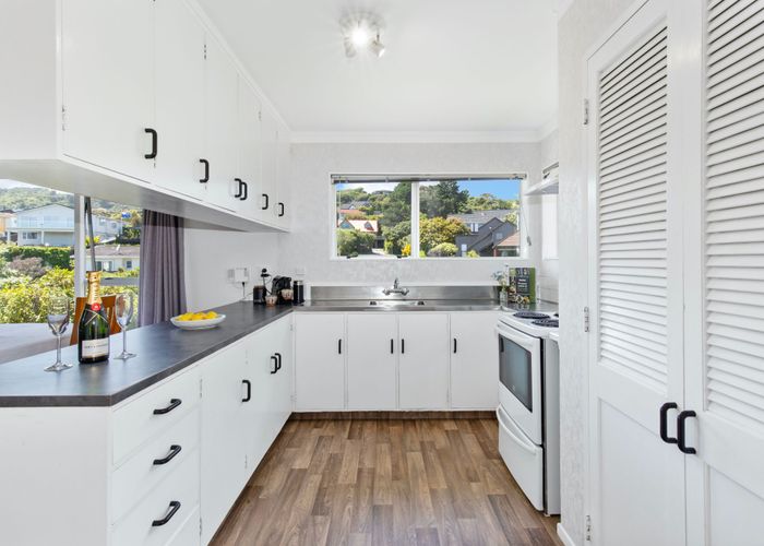 at 8A Beauly Grove, Papakowhai, Porirua