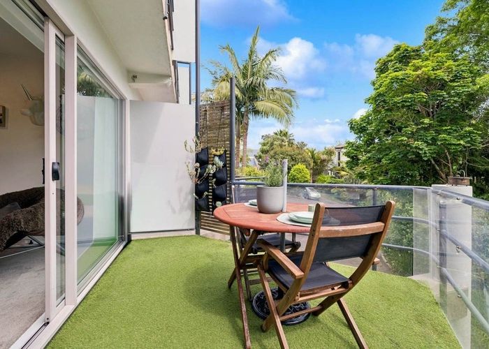  at 11/6 Sarsfield Street, Herne Bay, Auckland