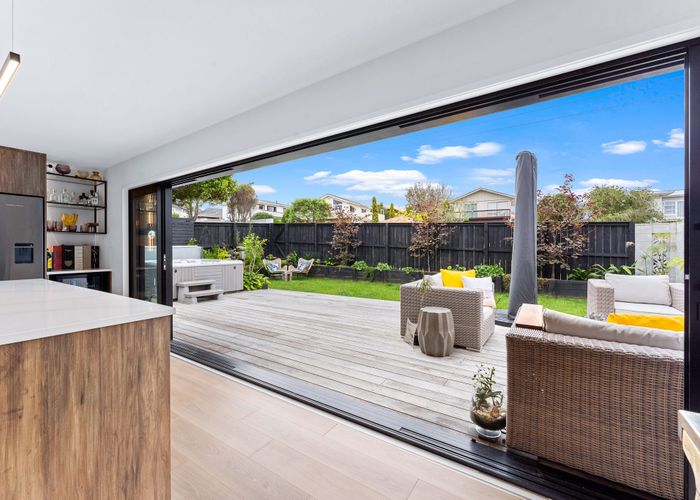  at 1/33 Hyde Road, Rothesay Bay, Auckland