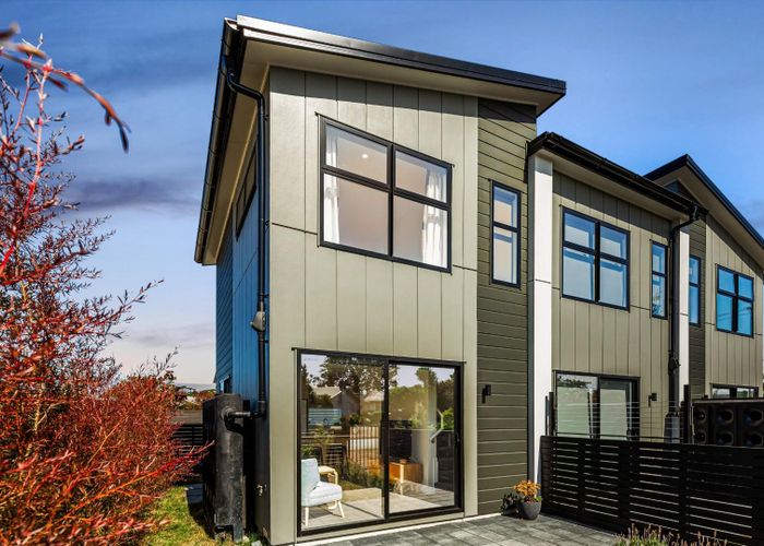  at 2/66 Metcalfe Road, Ranui, Auckland