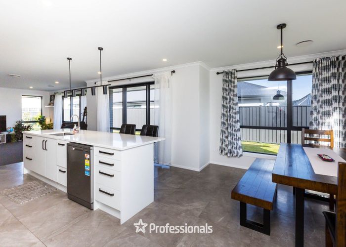  at 33 Cynisca Crescent, Wallaceville, Upper Hutt