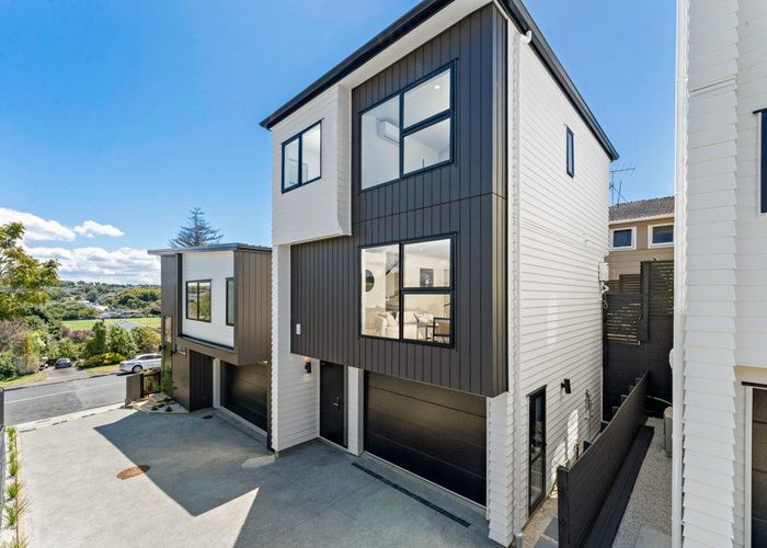  at 2/42 Velma Road, Hillcrest, North Shore City, Auckland