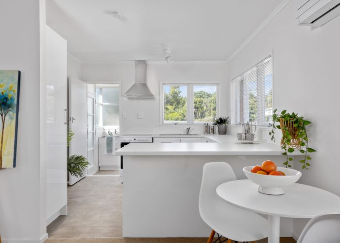  at 4/760 Beach Road, Browns Bay, North Shore City, Auckland