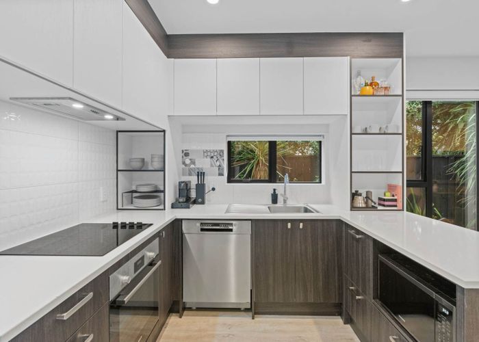  at 5/47 Beach Road, Te Atatu Peninsula, Waitakere City, Auckland