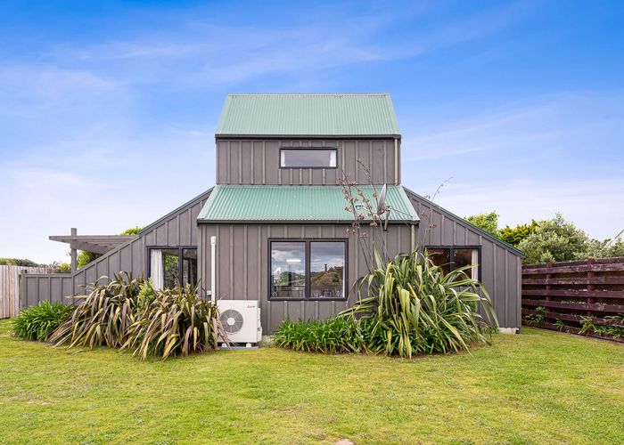 at 9 Eruini Street, Waikanae Beach, Waikanae