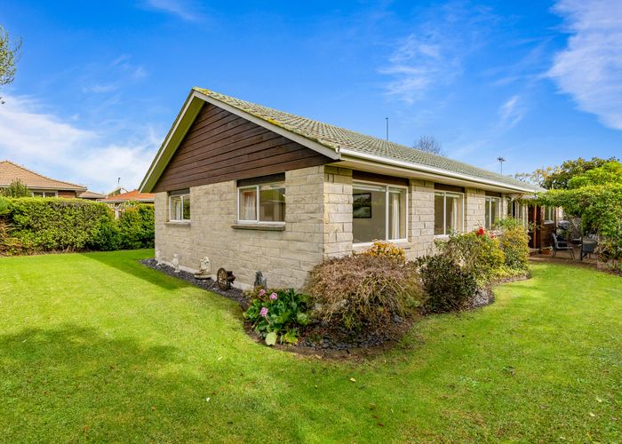  at 41 Headcorn Place, Botany Downs, Auckland