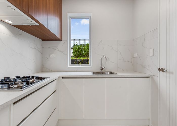  at 44 Twin Parks Rise, Papakura, Papakura