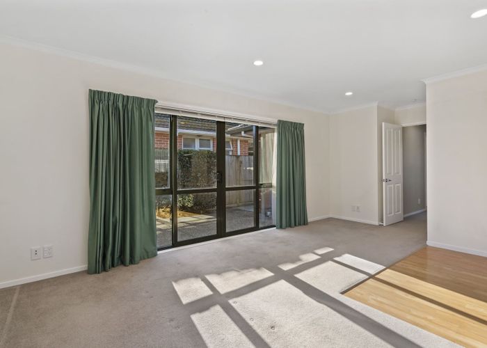  at 2/32 Gibbons Street, Upper Hutt Central, Upper Hutt